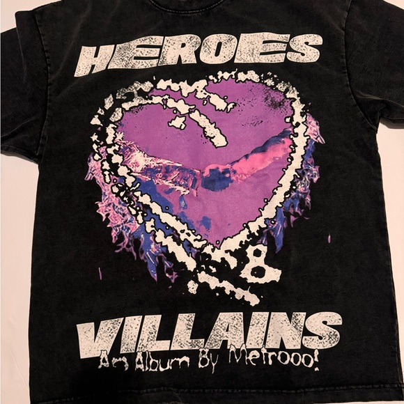 Designer T-shirt Size Large - Picture 3 of 4